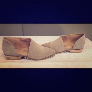 NWT tan booties. Size 6.